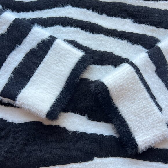 Belldini V-Neck Sweater Soft Blend Black & White Zebra Print Womens Size XL - Picture 3 of 5